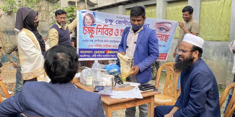 নাটোরের বড়াইগ্রামে ভুয়া চক্ষু ডাক্তার আটক-ভ্রাম্যমান আদালতের মাধ্যমে জেল-জরিমানা