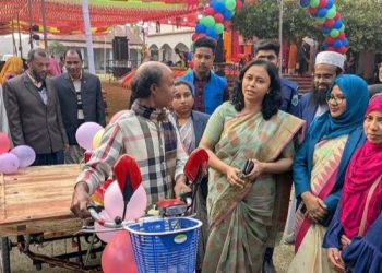 ডিম বিক্রি করা সেই চবি শিক্ষার্থী টুম্পার পরিবারে পাশে নাটোরের জেলা প্রশাসক