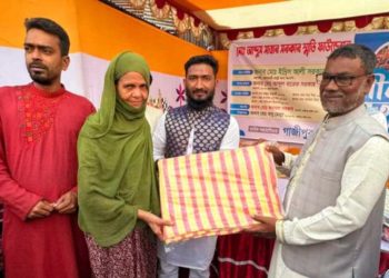 কোনাবাড়িতে শীতবস্ত্র বিতরণ