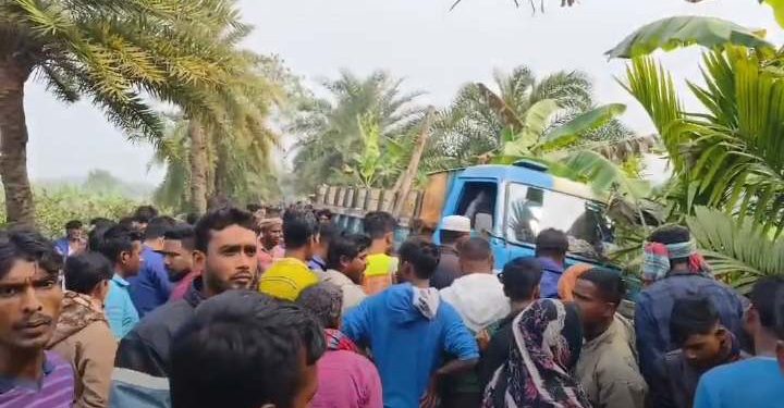 নাটোরের লালপুরে সড়ক দুর্ঘটনায় তিন মোটরসাইকেল আরোহীর মৃত্য