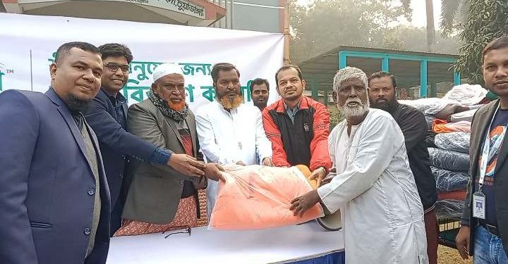 দামুড়হুদার কার্পাসডাঙ্গায় লংকা বাংলা ফাউন্ডেশনের উদ্দ্যোগে শীতবস্ত্র বিতরণ