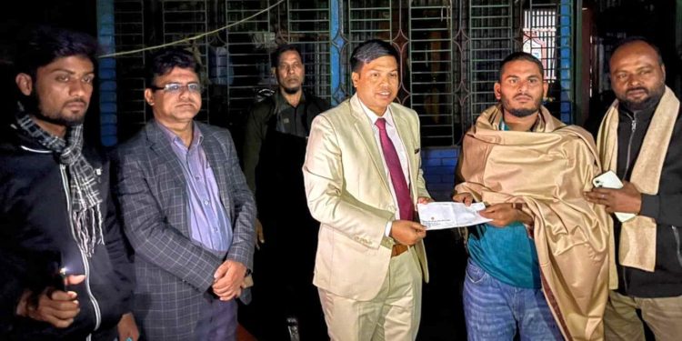 মির্জাপুরে বৈষম্য বিরোধী ছাত্র আন্দোলনে আহত সুজন পেলেন আর্থিক সহায়তা