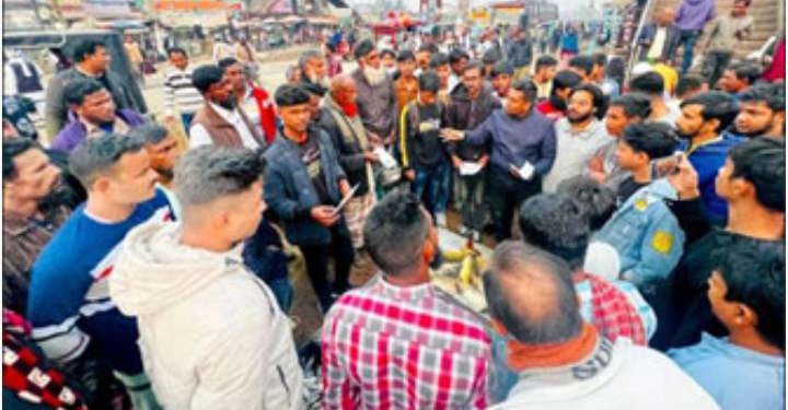 নাটোরের সিংড়ায় জুলাই বিপ্লবের ঘোষণাপত্রের পক্ষে জনমত তৈরিতে লিফলেট বিতরণ