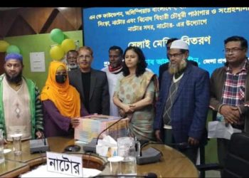 নাটোরে দুঃস্থ নারীদের মাঝে সেলাই মেশিন ও ছাগল প্রদান