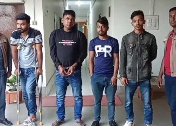 খুলনায় পুলিশের তালিকাভুক্ত শীর্ষ সন্ত্রাসী সাকিবুর রহমান জিতুসহ চার জন গ্রেফতার