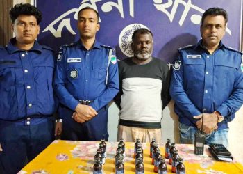দর্শনায় ২০ বোতল ভারতীয় ফেনসিডিলসহ গ্রেফতার ১