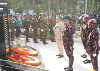 জাতীয় শহীদ সেনা দিবসে বনানী সামরিক কবরস্থানে বিজিবি মহাপরিচালকের শ্রদ্ধা