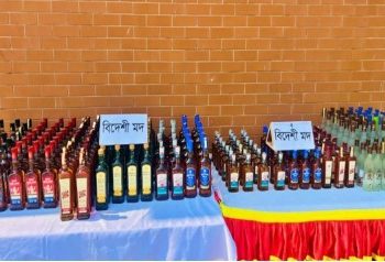 ময়মনসিংহে সাড়ে ৪ লাখ টাকার বিদেশি মদসহ গ্রেপ্তার ১