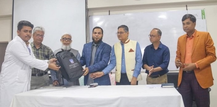 গাজীপুর কৃষি বিশ্ববিদ্যালয়ের শিক্ষার্থীদের মাঝে কিট-বক্স বিতরণ