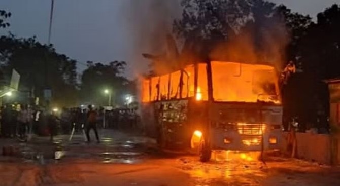 গাজীপুরে বাসের গ্যাস সিলিন্ডার বিস্ফোরণে অগ্নিকাণ্ড, আহত ৭