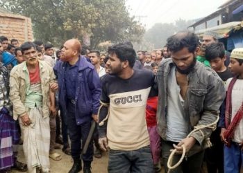 শ্রীপুরে ডাকাতি করতে গিয়ে জনতার হাতে আটক ৩