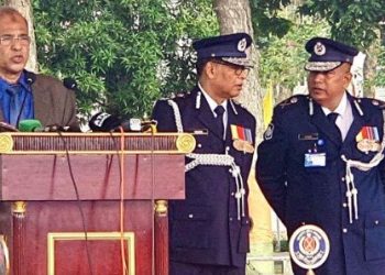 পুলিশ বাহিনী কোনো দলের তল্পিবাহক হয়ে বেআইনি কাজ করবে না: স্বরাষ্ট্র উপদেষ্টা