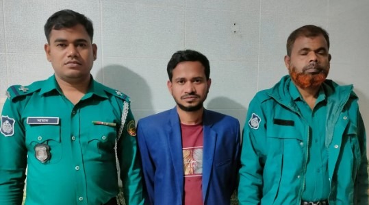 গাজীপুরের সাবেক মেয়র জাহাঙ্গীরের সহকারী গ্রেপ্তার