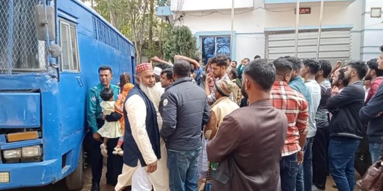 কাশিমপুরে অপারেশন ডেভিল হান্টে আওয়ামী লীগের ১১ নেতাকর্মী গ্রেপ্তার