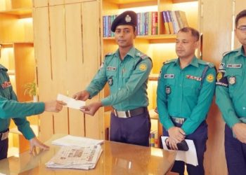 ট্রাফিক সার্জেন্ট আল-মামুনকে পুরস্কৃত করলেন ডিএমপি কমিশনার