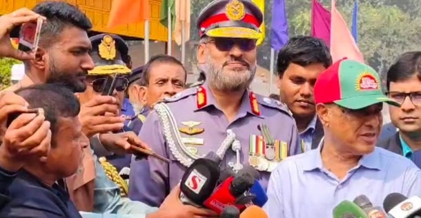 আনসারদের যৌক্তিক দাবি মেনে নেওয়া হবে: স্বরাষ্ট্র উপদেষ্টা