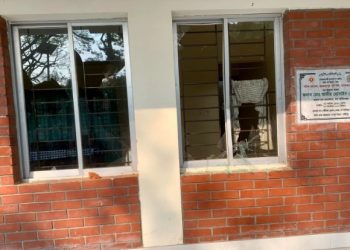 নারী বন কর্মকর্তাকে লাঞ্ছিত  শ্রীপুরে রেঞ্জ অফিসে দুর্বৃত্তদের হামলা ও ভাঙচুর