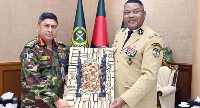 সেনাপ্রধানের সঙ্গে মধ্য আফ্রিকান প্রজাতন্ত্রের সশস্ত্র বাহিনীর চিফ অব স্টাফের সাক্ষাৎ
