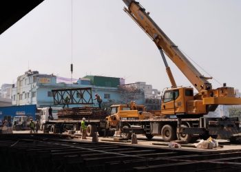 টঙ্গীতে বেইলি ব্রিজ অপসারণের প্রতিবাদে ব্যবসায়িদের বিক্ষোভ