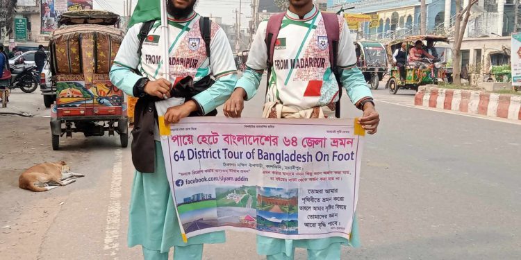 পায়ে হেঁটে কোরআনের হাফেজ দুই ভাইয়ের ৬৪ জেলায় ভ্রমণ