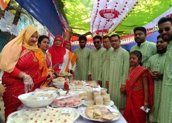 ঝিনাইদহে বসন্ত বরণ উপলক্ষে জমজমাট পিঠা উৎসব