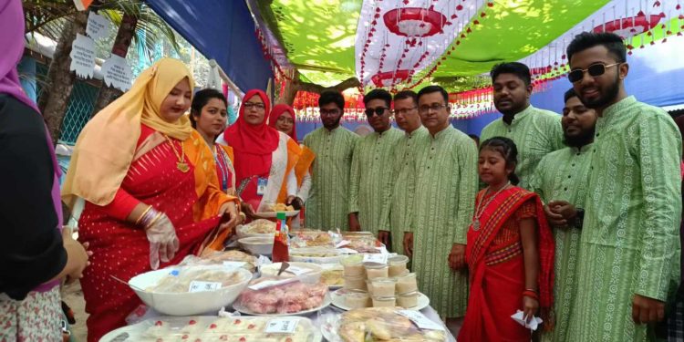 ঝিনাইদহে বসন্ত বরণ উপলক্ষে জমজমাট পিঠা উৎসব