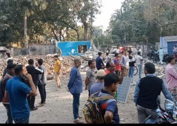 নাটোরে আওয়ামীলীগের দলীয় কার্যালয় ভেঙ্গে গুড়িয়ে দিল ছাত্র-জনতা-তৈরি হবে জুলাই স্মৃতি শিশু পার্ক