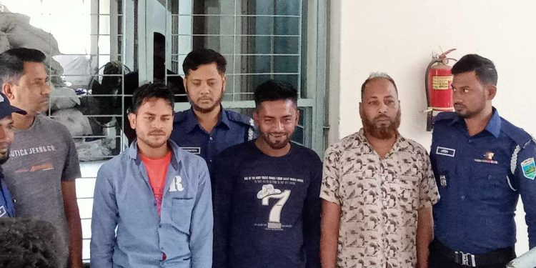 নাটোরে চোরাই মোটরসাইকেল উদ্ধারসহ আন্তজেলা চোর চক্রের ৪ সদস্য গ্রেপ্তার