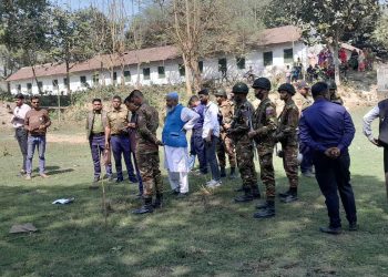 কেরুর ক্লাবের সামনে দু’দিনের ব্যবধানে ফের কালো টেপ মোড়ানো বোমা সাদৃশ্য