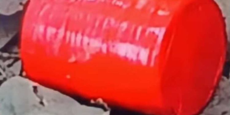 কেরুজ ক্লাবের পাশে বোমা সাদৃশ্য, ঘিরে রেখেছে প্রশাসন