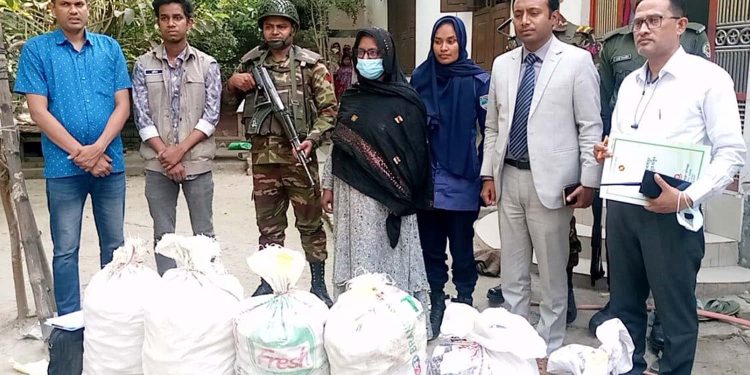 গাংনীতে ১১৪৪ বোতল অ্যালকোহলসহ নারী হোমিও চিকিৎসক গ্রেফতার