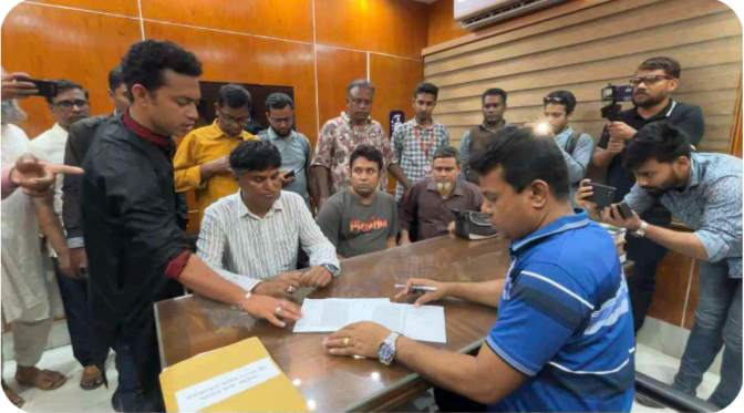 নাটোরে আদালত চত্বরে সাংবাদিকদের উপর হামলা