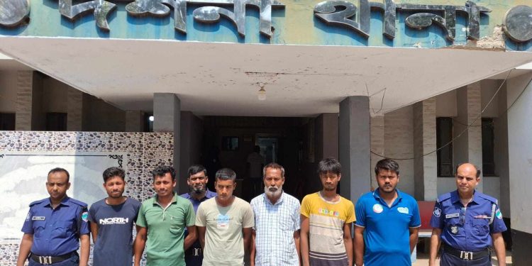 চুয়াডাঙ্গার দর্শনায় পুলিশের হাতে গ্রেফতার ৫