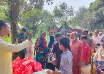 শ্রীপুরে প্রবাসী শেখ সোহেলের উদ্যোগে ইফতার সামগ্রী বিতরণ