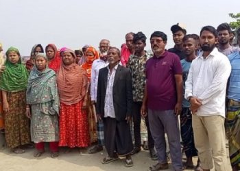 কালভার্টে দেওয়া বাঁধ উন্মুক্ত করতে এলাকাবাসীর বিক্ষোভ