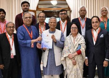 প্রধান উপদেষ্টার কাছে প্রতিবেদন জমা দিল গণমাধ্যম সংস্কার কমিশন