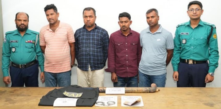 রাজধানীতে র্যাব পরিচয়ে দুর্ধর্ষ ডাকাতির আটজন গ্রেফতার