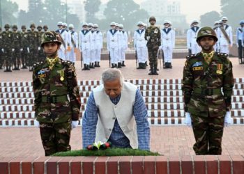 জাতীয় স্মৃতিসৌধে প্রধান উপদেষ্টার শ্রদ্ধা