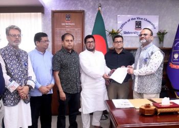 গণঅভ্যুত্থানে হামলাকারীদের বিচারসহ ১১ দাবি ঢাবি সাদা দলের