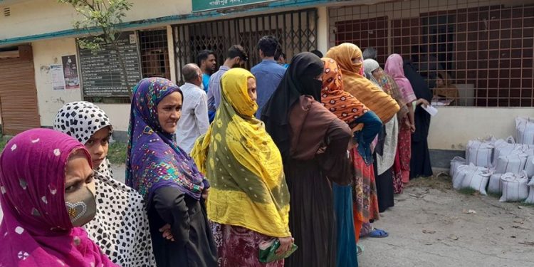 রমজান মাস উপলক্ষে গাজীপুরে সুলভমূল্যে খাদ্যসামগ্রী বিক্রয়