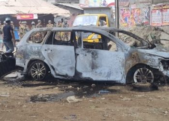 গাজীপুরে নারী শ্রমিকের মৃত্যুকে কেন্দ্র করে কারখানা ভাঙচুর, ঢাকা-ময়মনসিংহ মহাসড়ক অবরোধ