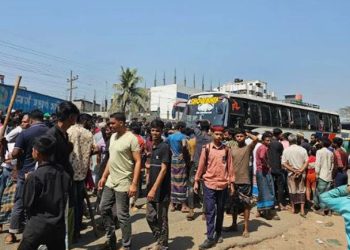 শ্রীপুরে অটোরিকশা চালককে হত্যার ঘটনায় মহাসড়ক অবরোধ চার ঘণ্টা পর যান চলাচল স্বাভাবিক