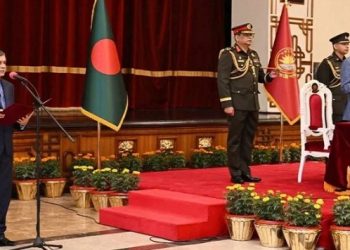 উপদেষ্টা হিসেবে শপথ নিলেন অধ্যাপক সি আর আবরার