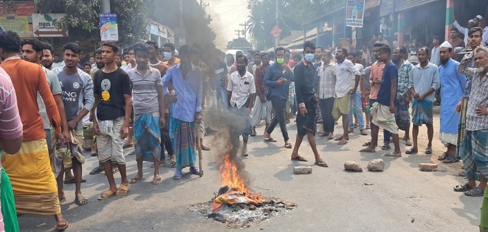 গাজীপুরে বেতন-বোনাসের দাবিতে শ্রমিকদের সড়ক অবরোধ
