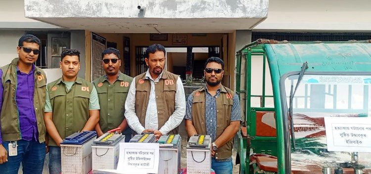 খুলনায় চালককে হত্যা করে ইজিবাইক ছিনতাই, স্বামী-স্ত্রী গ্রেপ্তার