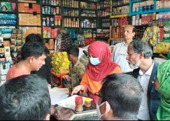 নিত্যপণ্যের দাম স্থিতিশীল রাখতে নাটোরে জেলা ট্রাস্কফোর্সের অভিযান
