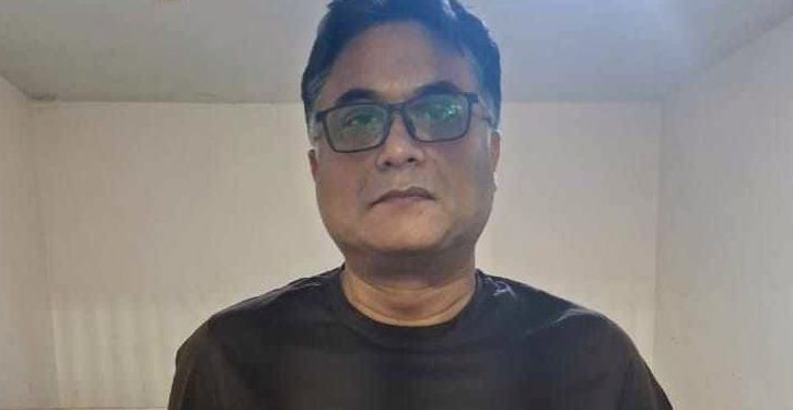 গাজীপুরে হত্যা মামলার আসামিকে ছাড়িয়ে নিতে ‘গণঅধিকার পরিষদ নেতাকর্মীদের’ থানা ঘেরাও