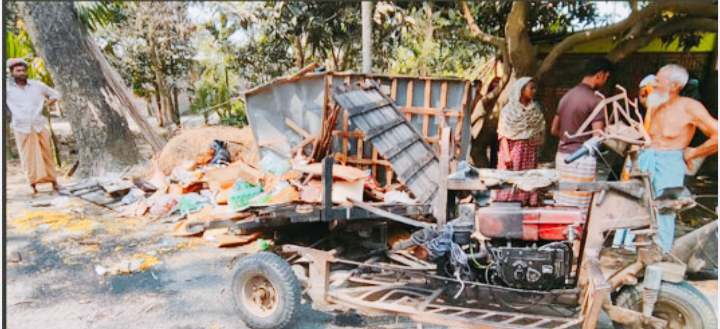 নাটোরের বড়াইগ্রামে গরু বোঝাই নসিমন ও পণ্য বোঝাই ভুটভুটির মুখোমুখি সংঘর্ষে একজন নিহত-১