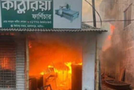 নাটোরের গুরুদাসপুরে ফার্নিচার ও পাটের গুদাম আগুনে ভষ্মিভূত-৭০ লক্ষ টাকার ক্ষতি