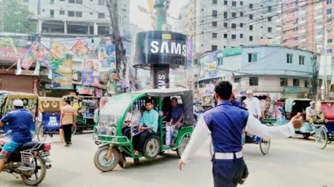 এসএসসি পরীক্ষার্থীদের সহায়তায় ময়মনসিংহে ট্রাফিক পুলিশের বিশেষ ব্যবস্থা